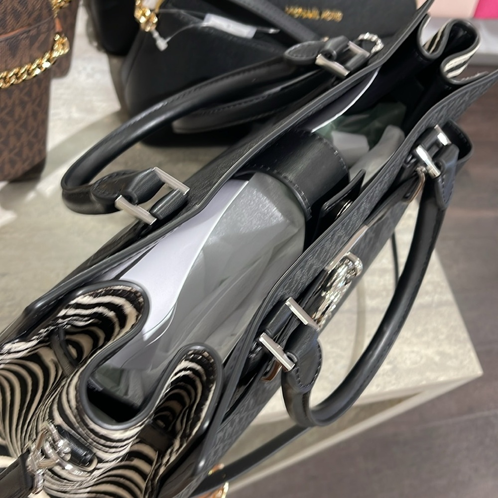 Michael Kors Hamilton Medium Signature Logo Satchel
Black 
NWT - Picture 4 of 16